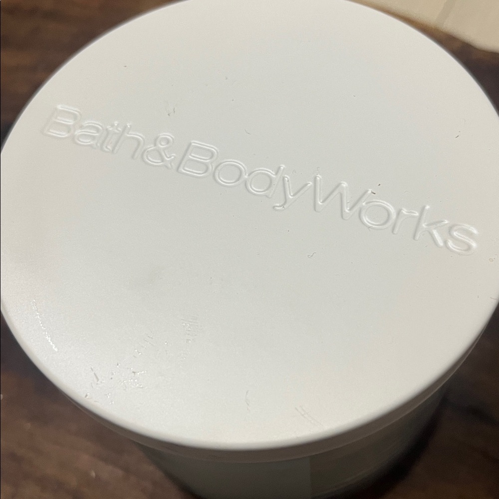 Bath & Body Works Aromatherapy Stress Relief Eucalyptus Spearmint 3 Wick Candle - Picture 6 of 7